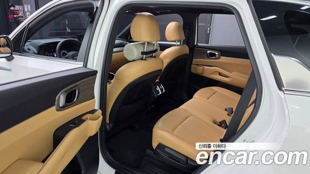Kia Sorento 2023 — ფოტო 19/20