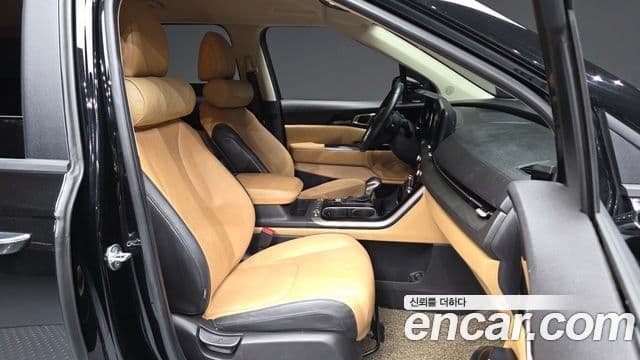 Kia Carnival 2021 — фото 11 из 20