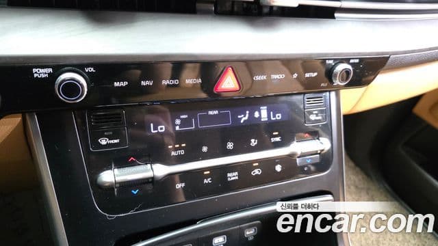 Kia Carnival 2021 — фото 16 из 20