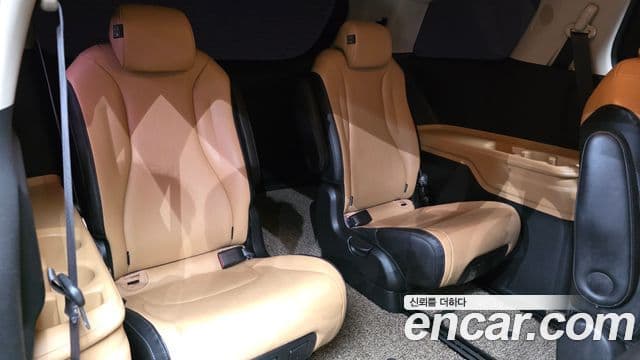 Kia Carnival 2021 — Şəkil 19/20