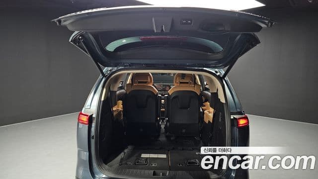 Kia Carnival 2021 — фото 20 из 20