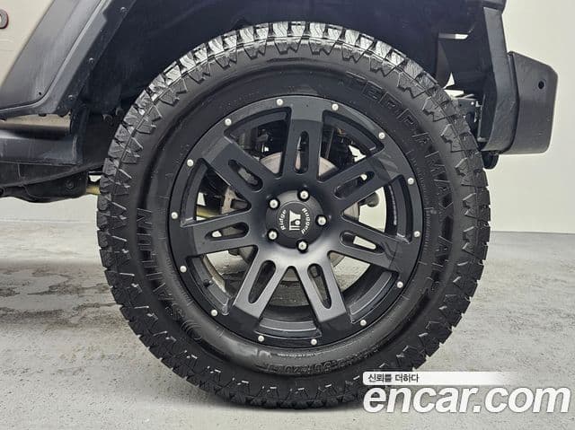 Jeep Wrangler 2020 — ფოტო 4/20