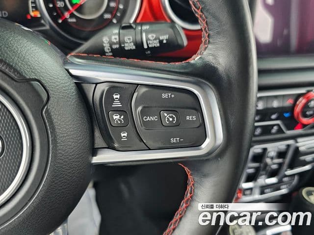 Jeep Wrangler 2020 — ფოტო 15/20