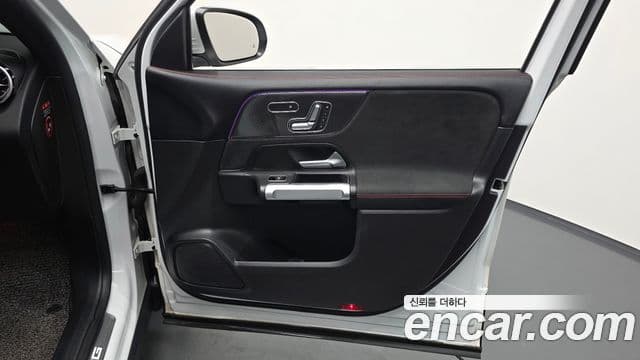 Mercedes-Benz GLB-Class 2021 — Photo 17/33