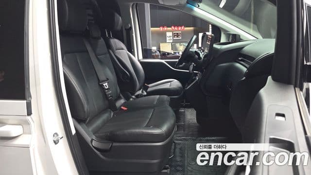 Hyundai Staria 2023 — фото 11 из 20