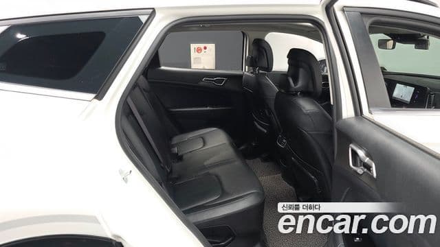 Kia Sportage 2023 — фото 12 из 20