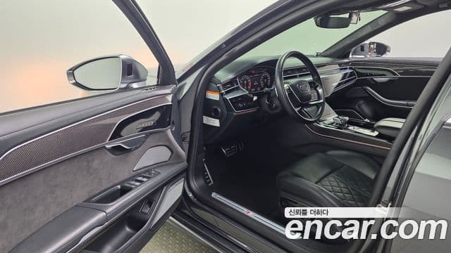 Audi A8 2021 — ფოტო 10/20