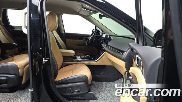 Kia Carnival 2023 — ფოტო 11/20