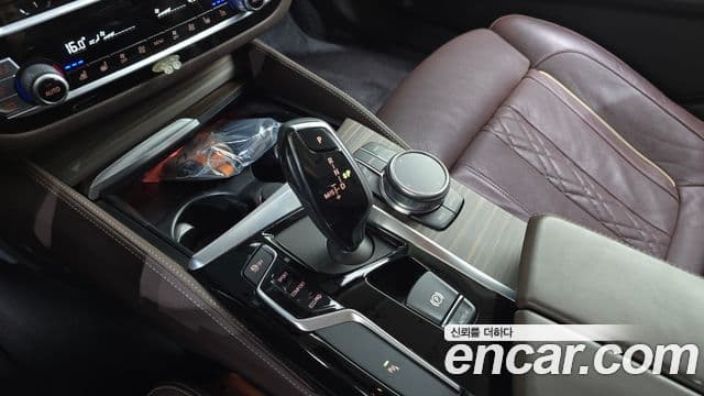 BMW 5 Series 2019 — фото 9 из 20