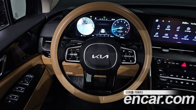 Kia Carnival 2022 — фото 13 из 20