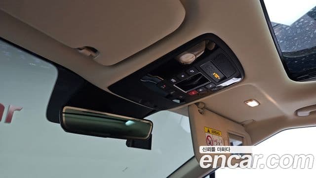 Kia Carnival 2022 — фото 16 из 20