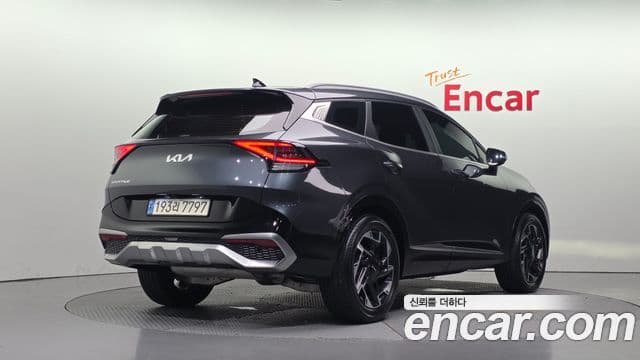 Kia Sportage 2023 — Фото 2/20
