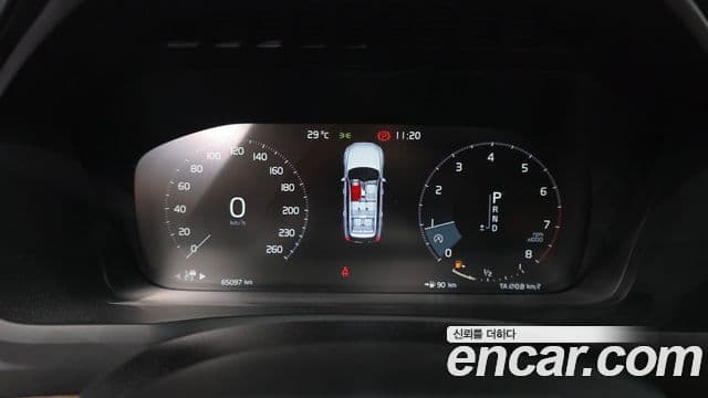 Volvo XC90 2020 — ფოტო 8/20