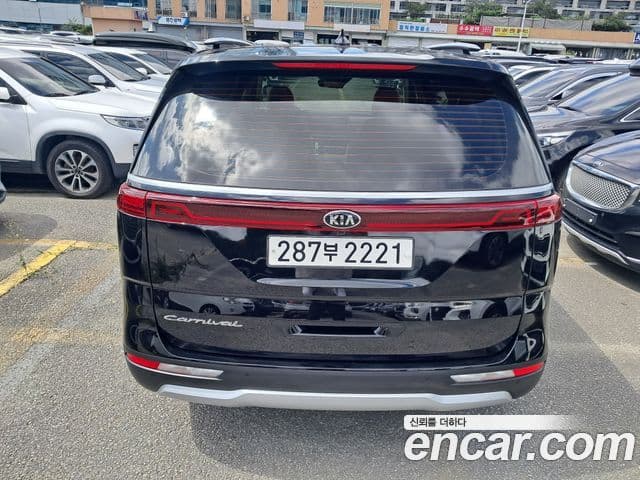 Kia Carnival 2020 — ფოტო 2/18