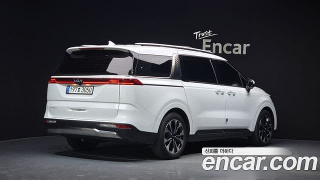 Kia Carnival 2022 — фото 2 из 20