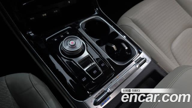 Kia Carnival 2022 — фото 9 из 20