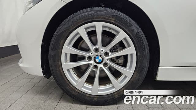 BMW 3 Series 2018 — фото 5 из 20