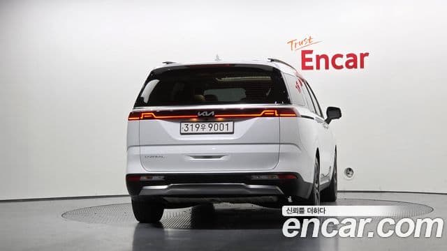 Kia Carnival 2022 — ფოტო 4/20
