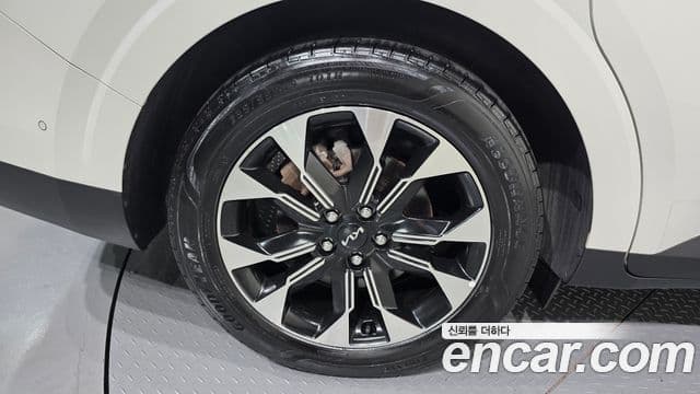 Kia Carnival 2022 — ფოტო 5/20