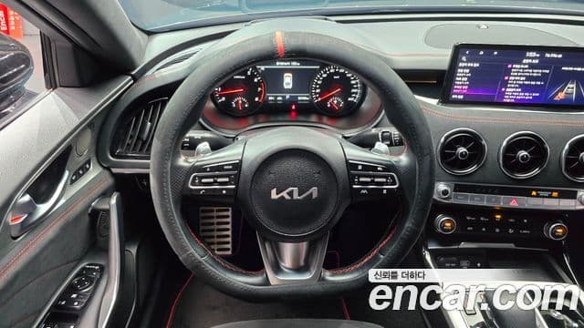 Kia Stinger 2022 — Фото 12/20