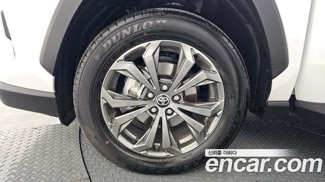 Toyota RAV4 2025 — фото 4 из 20
