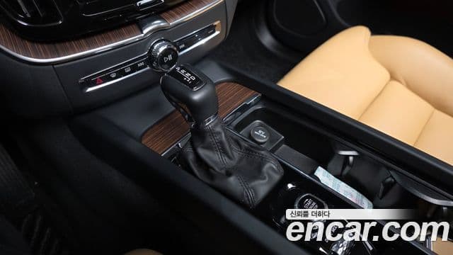 Volvo XC60 2018 — фото 9 из 20
