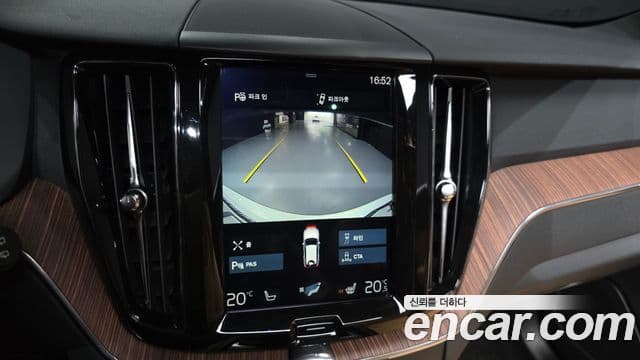 Volvo XC60 2018 — Şəkil 15/20