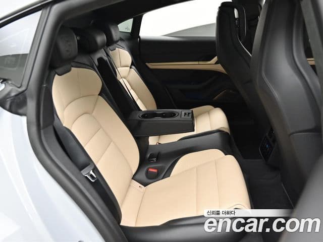 Porsche Taycan 2025 — Photo 19/20
