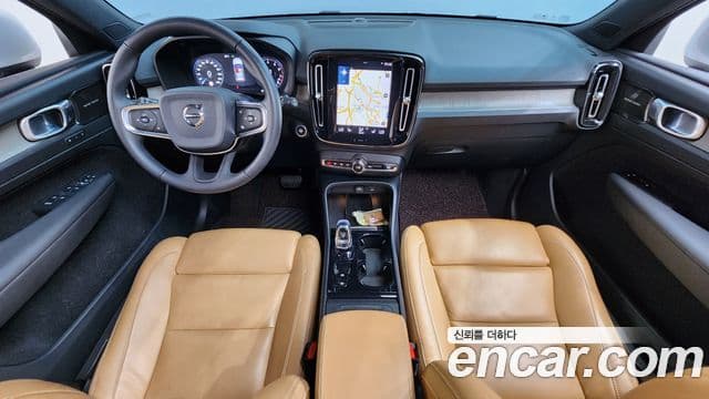 Volvo XC40 2019 — фото 7 из 20