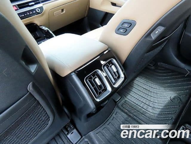 Kia Sorento 2023 — ფოტო 16/20