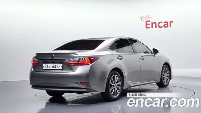 Lexus ES300h 2018 — фото 2 из 20