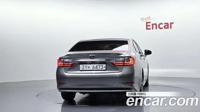Lexus ES300h 2018 — ფოტო 4/20
