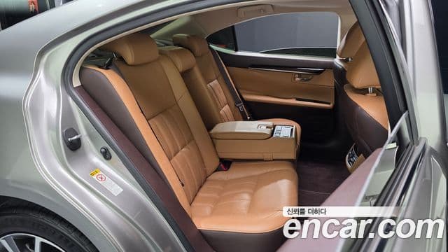Lexus ES300h 2018 — фото 11 из 20