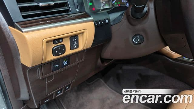Lexus ES300h 2018 — фото 18 из 20