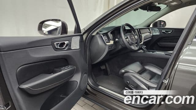 Volvo XC60 2018 — фото 10 из 20