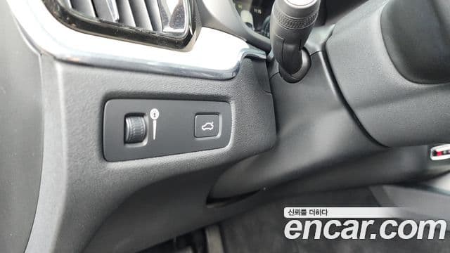 Volvo XC60 2018 — фото 16 из 20