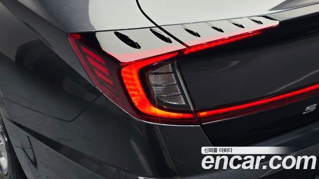 Hyundai Sonata Hybrid 2022 — Photo 9/31