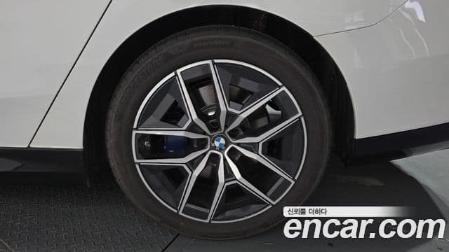 BMW 5 Series 2026 — ფოტო 28/34