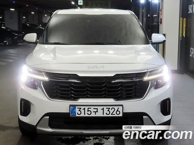 Kia Seltos 2023 — ფოტო 1/19