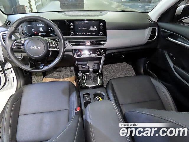 Kia Seltos 2023 — ფოტო 8/19