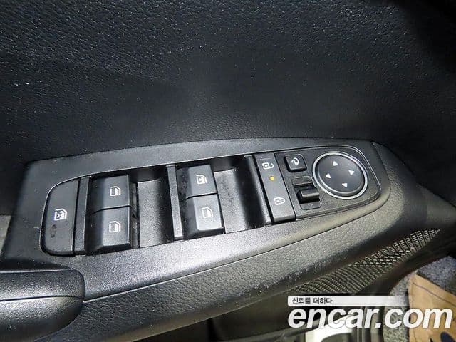 Kia Seltos 2023 — ფოტო 12/19