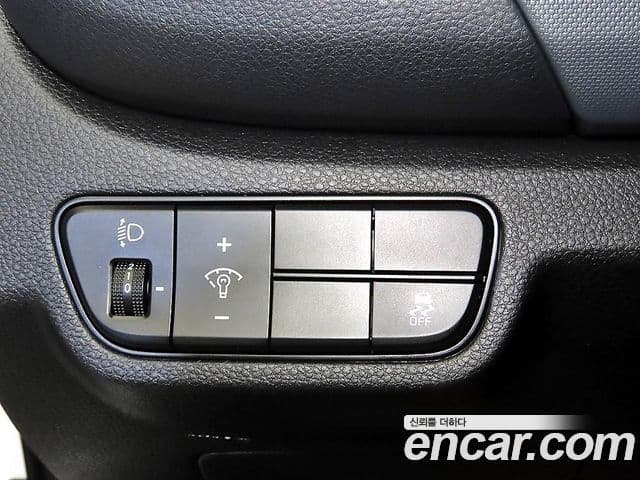 Kia Seltos 2023 — ფოტო 13/19