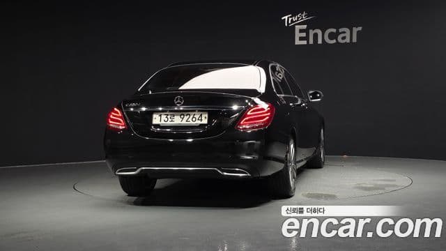 Mercedes-Benz C-Class 2018 — ფოტო 4/20