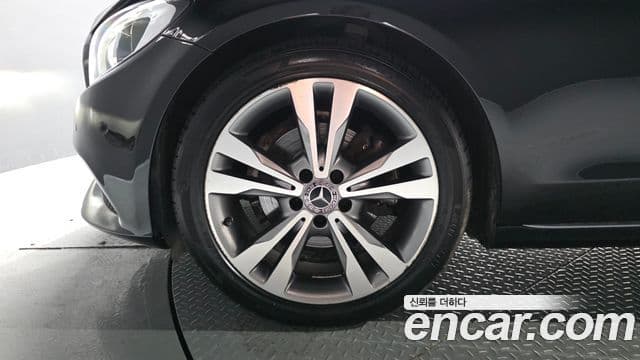 Mercedes-Benz C-Class 2018 — ფოტო 5/20