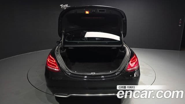 Mercedes-Benz C-Class 2018 — ფოტო 20/20
