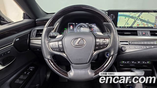 Lexus ES300h 2019 — фото 13 из 20