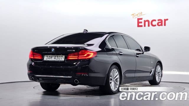 BMW 5 Series 2018 — ფოტო 2/20