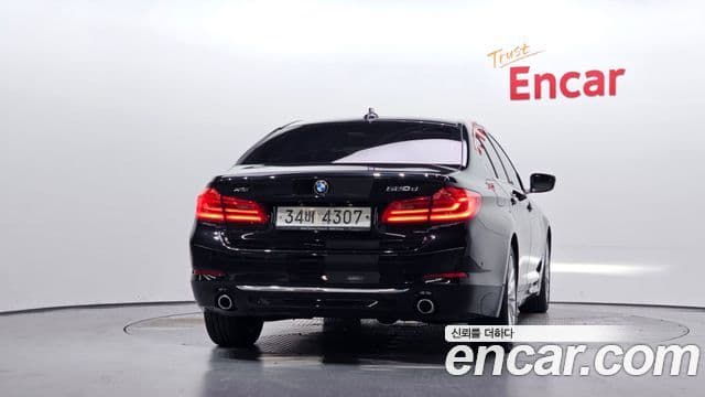BMW 5 Series 2018 — ფოტო 4/20