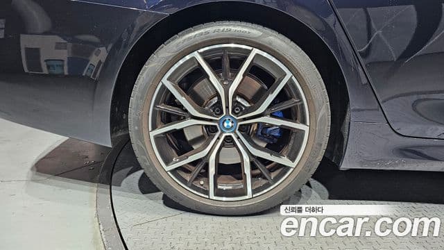 BMW 5 Series 2022 — ფოტო 5/20