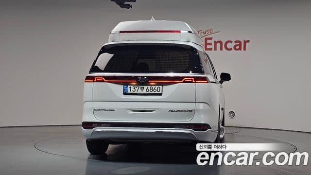 Kia Carnival 2021 — ფოტო 4/20